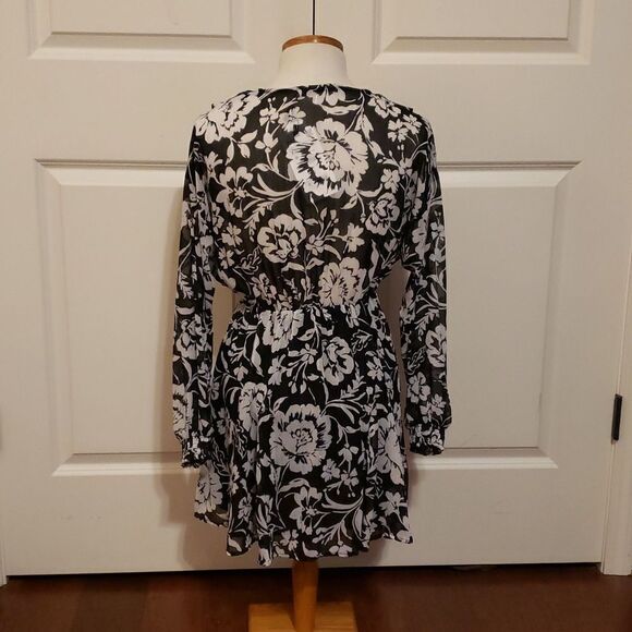 Zara Black & White Mini Floral Long Sleeve Sheen Ruffle V-Neck Dress Size XS NWT - Picture 2 of 5
